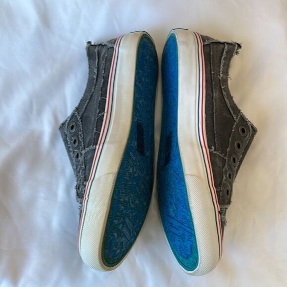 BLOWFISH MALIBU GREY DISTRESSED NO SHOELACE SNEAKERS.   NEW. - Picture 5 of 8